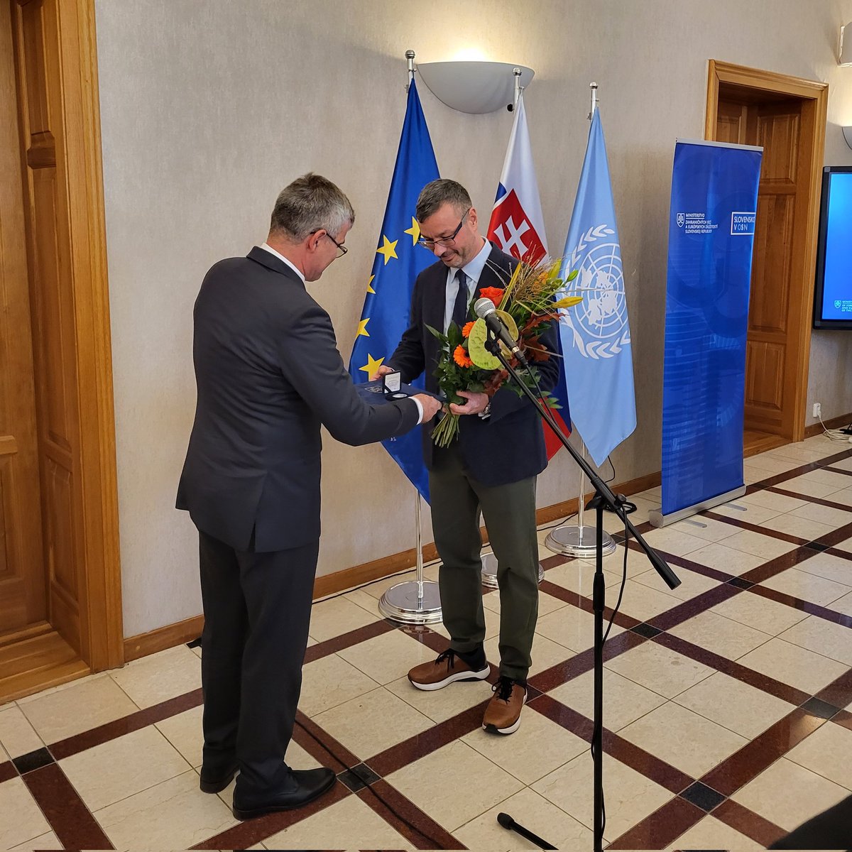 Honoured to hand over the Silver medal of FM of #Slovakia to <a href="/IOMPolandChief/">Lívia Styp-Rekowska</a> &amp; <a href="/StanislavSaling/">Stanislav Saling</a>. Both have made a significant contribution to promoting 🇸🇰 &amp; its good name at the <a href="/UN/">United Nations</a>. I appreciate their personal engagement in ensuring peace, stability &amp; sustainable development.