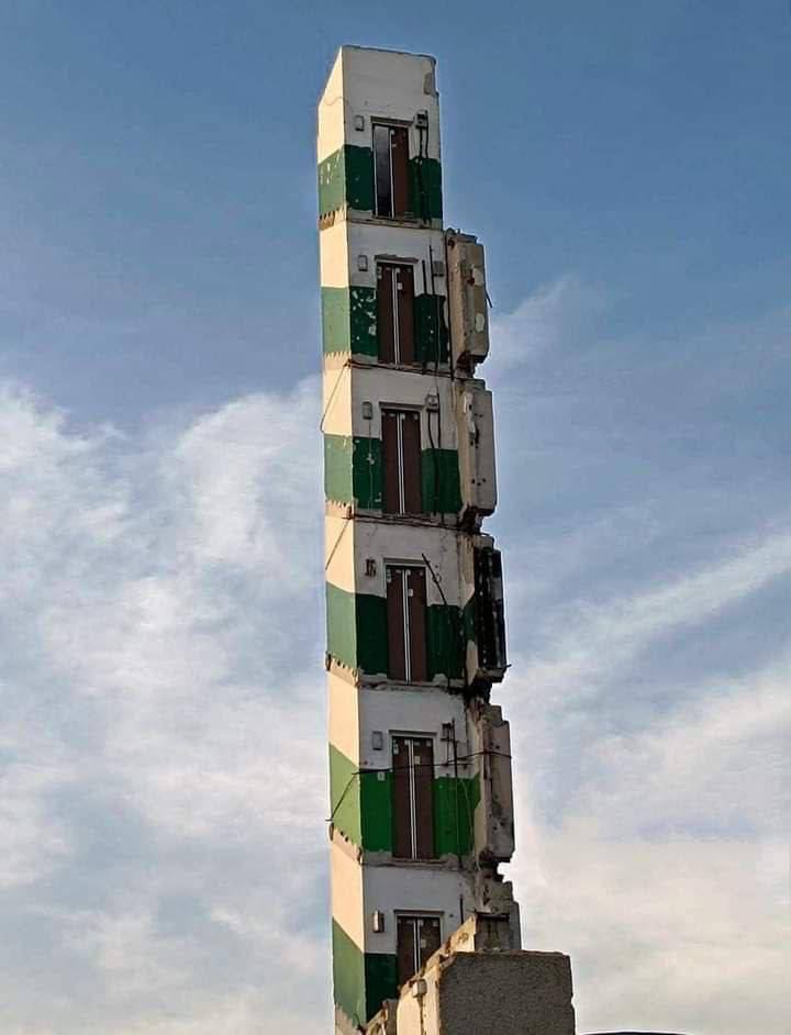 Occupied Mariupol in one photo. This is what remains of the house destroyed by Russia—one elevator shaft.