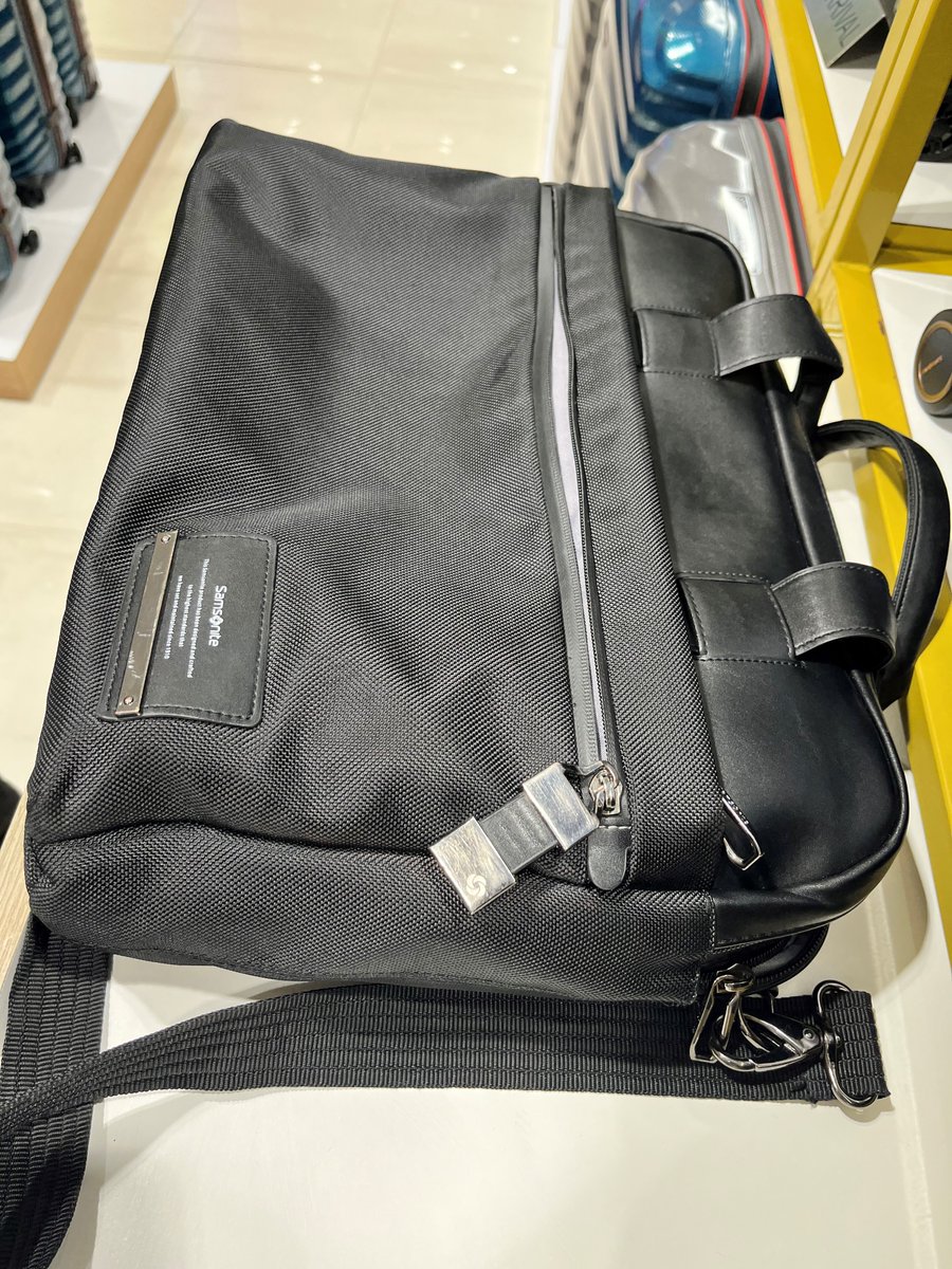 DrManilalV's tweet photo. @SamsoniteIndia A defect on a new Samsonite laptop bag costed me Rs 50k to replace damaged Mcbook screen. Stitches of the shoulder strap simply gave away! Never expected from such a premium product! https://t.co/9AKj55O5uO