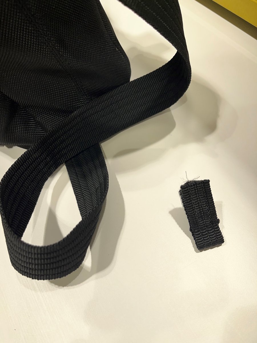 DrManilalV's tweet photo. @SamsoniteIndia A defect on a new Samsonite laptop bag costed me Rs 50k to replace damaged Mcbook screen. Stitches of the shoulder strap simply gave away! Never expected from such a premium product! https://t.co/9AKj55O5uO
