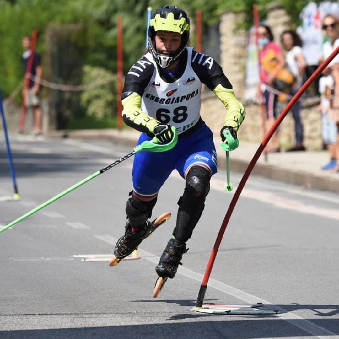 skate_italia's tweet photo. Vive a Monasterolo del Castello (BG), ama lo sport ⚽️ e l' arte ed è una azzurra dell' #InlineAlpine
Buon compleanno Camilla Cesaris 🥳
#fisr #buoncompleanno #23ottobre https://t.co/uR4jnUqWAC