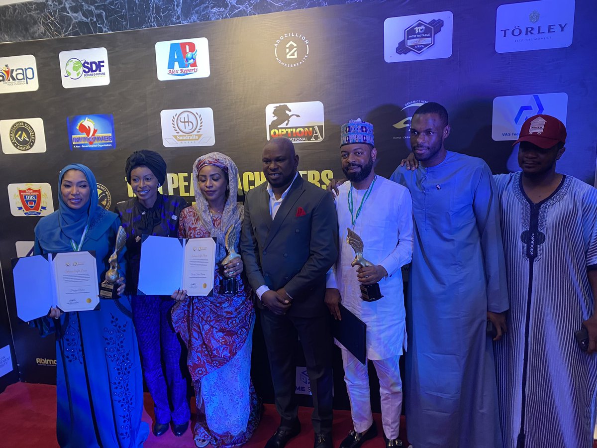 Mr_idonShow's tweet photo. Congratulations to all the Award Recipients 
We celebrate you may this be a stimulus for you do more to making Nigeria 🇳🇬 and Africa 🌍  a great place
@iyalojasgeneral 

@PulseNigeria247 👇

https://t.co/VqIZaLocZU

Cc:@mafp2016 
@iamezzykash_ https://t.co/VpaUrFAnxt