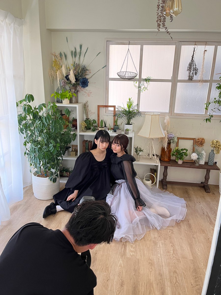 idolfile_jp's tweet photo. 【フォロー＆RT企画】 
『IDOL FILE Vol.31 French Girly』発売中！  

本日はAKB48のお二人です🤍  

(@idolfile_jp)と(@AKB48_staff)を 
フォロー&amp;このポストをRTしたら応募完了！ 
※発送は12月末以降  

応募期間は2023年11月末日23:59迄 
#IDOLFILE https://t.co/qbx0YwxlCT