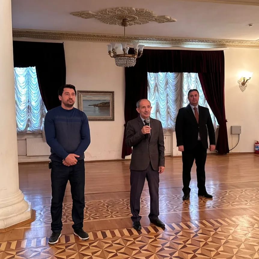 MerdekanMS's tweet photo. 21 oktyabr 2023-cü il tarixində Mərdəkan Mədəniyyət Sarayında “Ümummilli Lider Heydər Əliyevin 100 illiyi”nə həsr olunmuş şahmat turniri keçirilmişdir. 
Turnir Azərbaycan Respublikasının Dövlət Himninin səsləndirilməsi ilə başladı. https://t.co/HKmRT2M99X