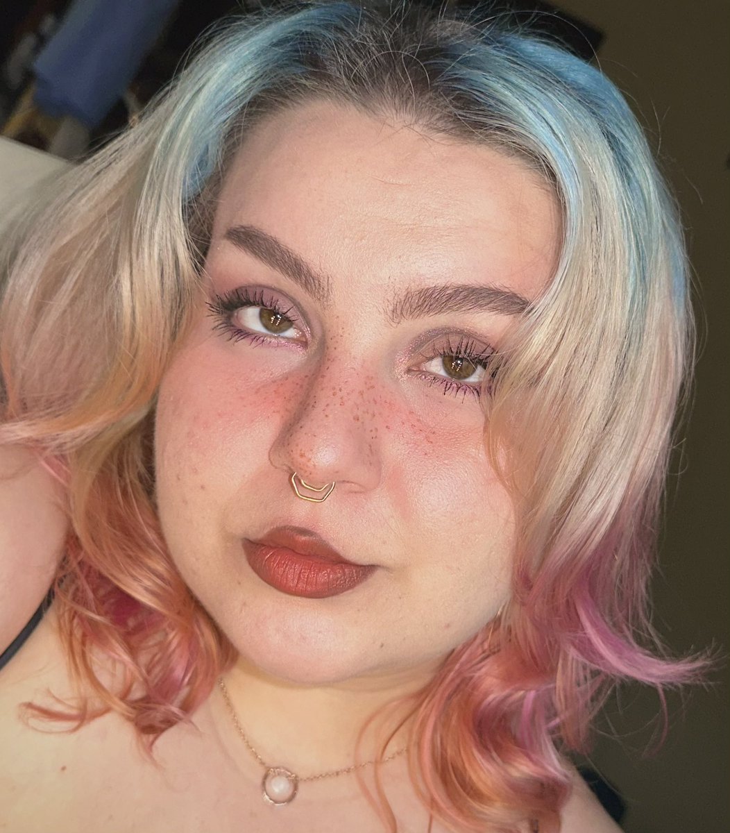_b_e_a_n__'s tweet photo. i’m tryna not do the same look over and over… lol 
💘  💘  💘
1: @hudabeauty rose quartz palette, @NYXCosmetics vivid brights liner (lilac)
2: @Natasha_Denona my dream palette, @moiracosmetics glitter liner https://t.co/mL58IrBSJa