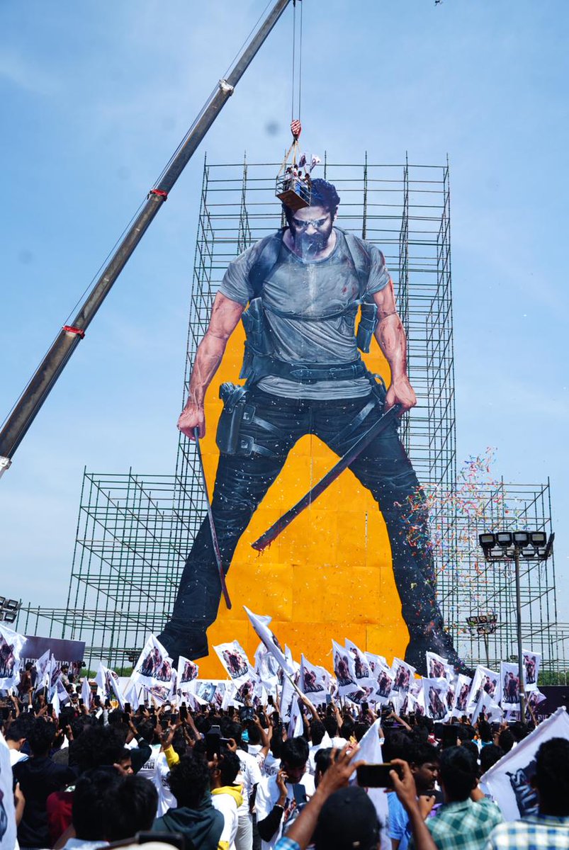 DirectorMaruthi's tweet photo. Wishing Darlings of Darling 
My Dearest #Prabhas  garu a great Birthday, 🥳🎂🎁🎈
Million of fans with you every minute
And you ll make everyone feel something special 
True Heart 🤗
Waiting for Future Projects ❤️ 
#HappybirthdayDarling
#HappyBirthdaySalaar 
#HappyBirthdayPrabhas https://t.co/0ROEn49kV8
