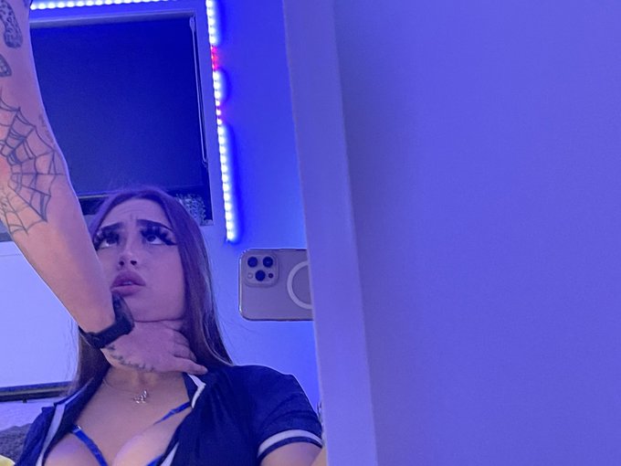 1 pic. Who wanna come trick or treating with me…? https://t.co/vNhmpKIDar