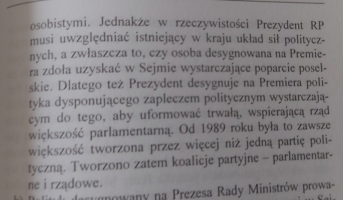 K_Izdebski's tweet photo. P. Winczorek już w 20 lat temu pisał, że Prezydent desygnując kandydata na premiera musi uwzględniać to czy ta osoba zdoła uzyskać wystarczające poparcie wśród posłów. PAD nie powinien więc powierzać tworzenia rządu PiSowi, który takiego poparcia nie ma. https://t.co/jdiZKv3ogi
