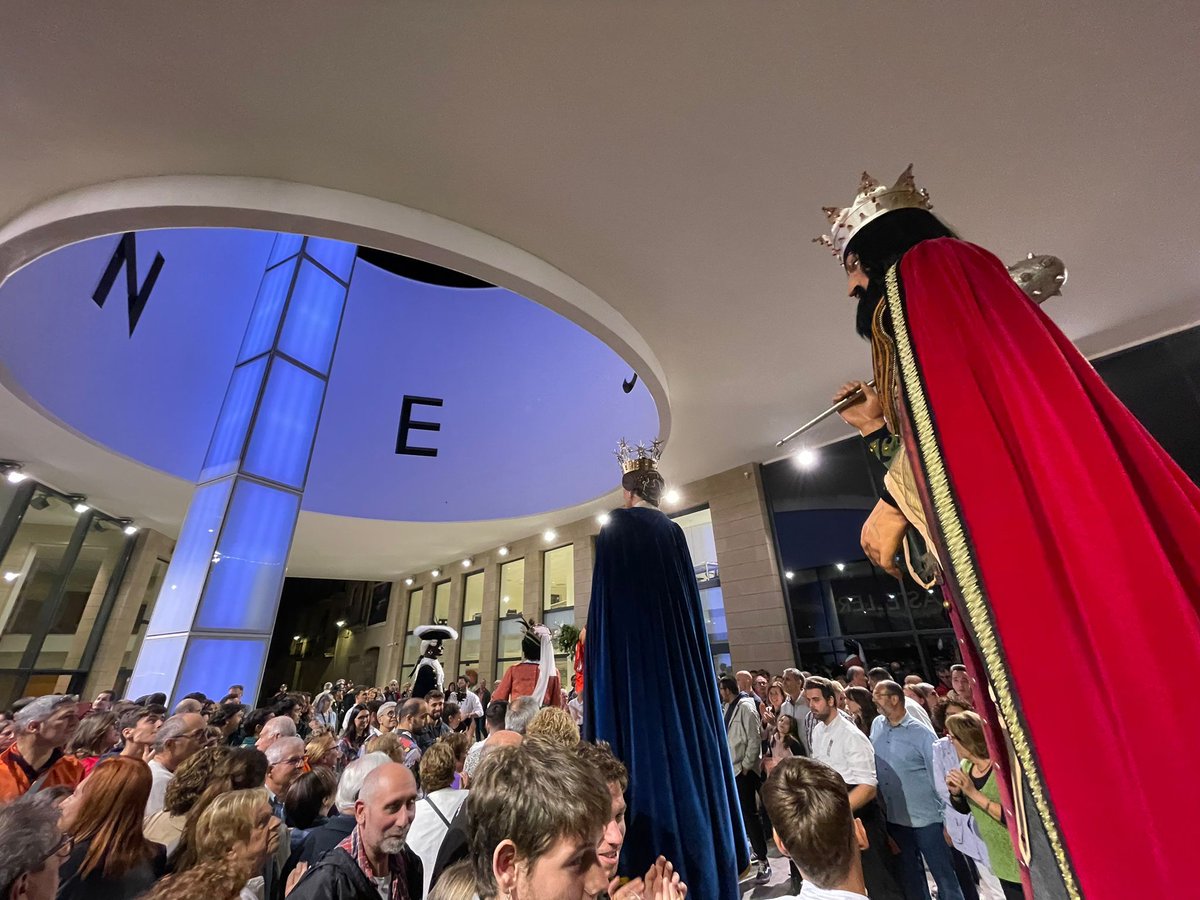 Museu Casteller | 🎉 Ahir vam celebrar la inauguració del <a href="/Museu_Casteller/">Museu Casteller Catalunya · Valls</a> amb un espectacle casteller ben singular.

Podeu recuperar totes les imatges al següent enllaç 👉 tuit.cat/spEin

📸 Ajuntament de Valls | Pere Toda

#Valls #SantaÚrsulaValls
