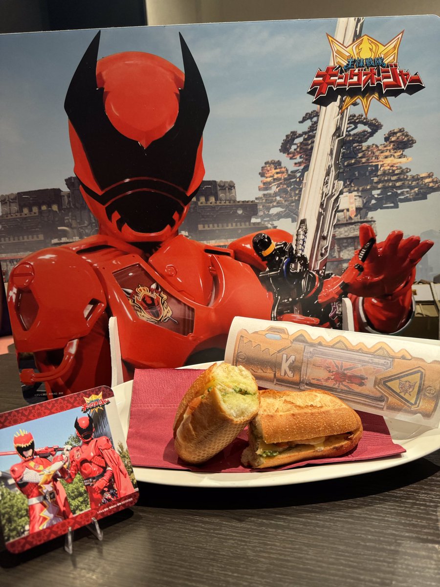 👑🦖期間限定メニュー紹介🦖👑 ・ゴッドクワガタ獣電池ホットサンド 俺