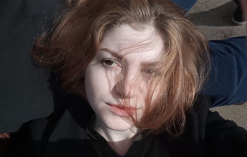 Это Седа и Стас. Они любят друг друга, и до 24 августа 2023 года строили планы на совместное будущее: хотели жениться, завести детей. Но 24 августа Седу похитили из их квартиры в Санкт-Петербурге. С тех пор Стас не может с ней связаться. 

Рассказываем их историю с самого начала