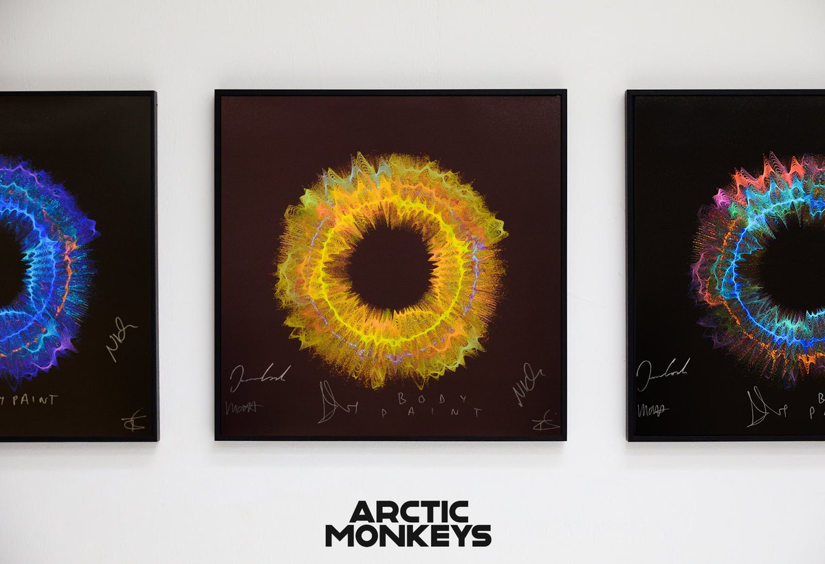 To celebrate War Child’s 30th anniversary Arctic Monkeys met up with @Soundwaves_Art in Austin to sign a very limited collection of artwork created from the audio of 'Body Paint'. Every artwork has been hand signed by the band and the soundwaves artist Tim Wakefield to support…