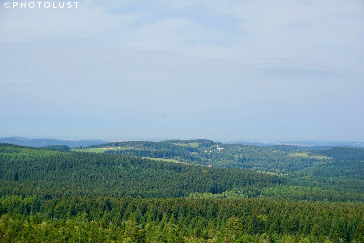 #Farbe #Colour #Farbfoto #Colourphoto #Farbfotografie #Colourphotography #Natur #Nature
📷 #SonyAlpha 6000

#Sachsen #Erzgebirge #Altenberg
#MountainMonday

Blick vom #Kahleberg über das Erzgebirge.
View from the Kahleberg over the #OreMountains.

Good morning, friends.