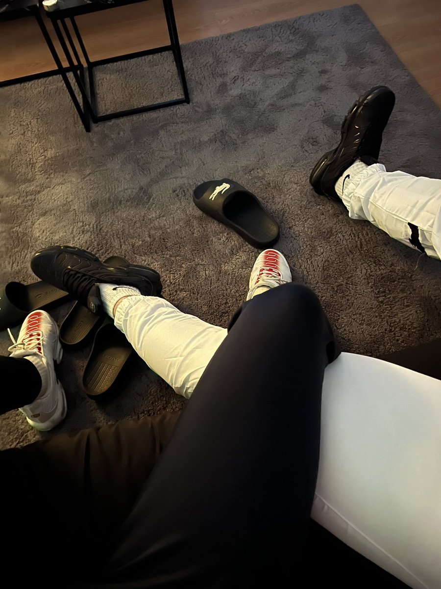 kiffeur94rb's tweet photo. Qui nous rejoins avec le poto# 😋😈#kiffeur #rebeux #lacoste #tn #chill #chav #hot #survet #Lespompeures #maqueu https://t.co/Oi4bZUDpK7