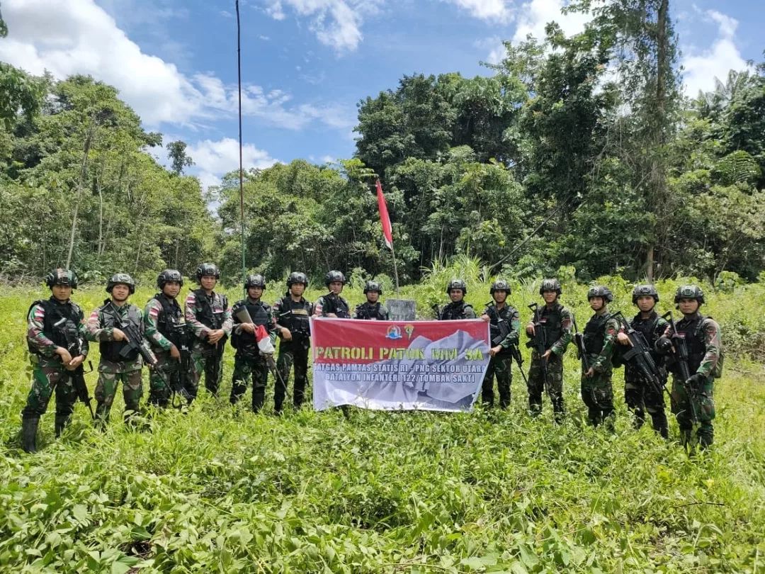 19/10/2023

Soldiers attached to Indonesian Army #TNIAD 122nd IB patrol 🇮🇩🇵🇬 border in Keerom Regency, Papua

#ForwardPresence

📸 TNI AD / 122nd IB