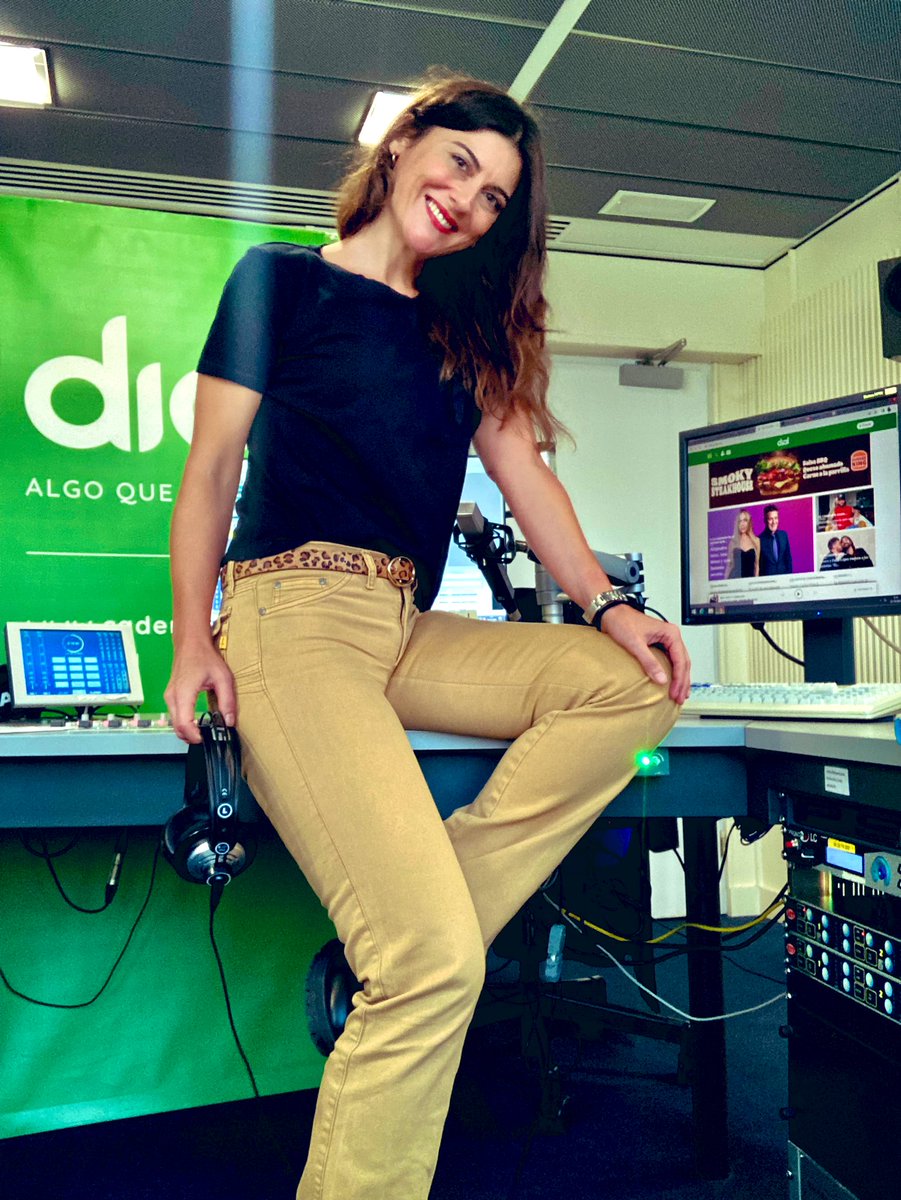 CarmeLaDiaL's tweet photo. ¡Buenos días!
Después de @atrevetedial te acompaño, como cada mañana de lunes a viernes, en @Cadena_Dial
Activo el #microON y #lamusicaquenosune durante 4 horas
¿Quién se apunta?
💚
#radio https://t.co/jH7pHZPAos