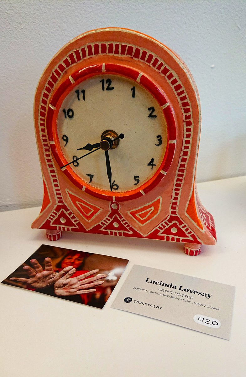 This bright and beautiful clock is part of the Stoke on Clay display of #ceramics for sale at the museum. It's £120 and made by Shropshire potter Lucinda Lovesay who you may remember as a contestant on The #TheGreatPotteryThrowdown.
#pottery #newcastleunderlyme #staffordshire