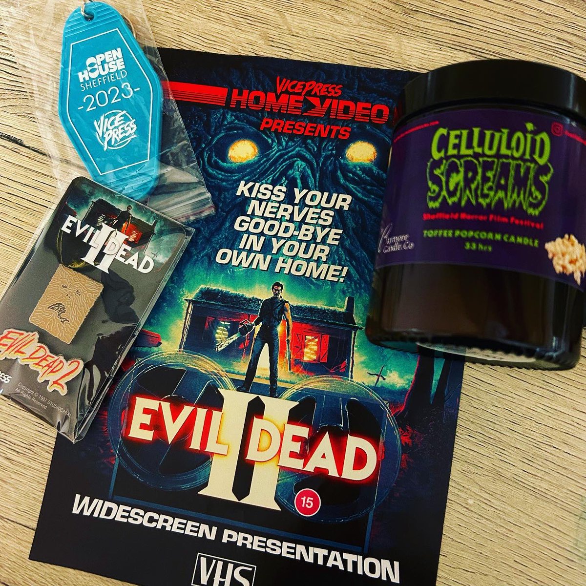 BasicGurrll's tweet photo. Went to @sheffhorrorfest this weekend & got some spooky treats 🎃🍿⛓️ #CelluloidScreams #HorrorFilmFest #Hellraiser https://t.co/YpBLnfwU7P