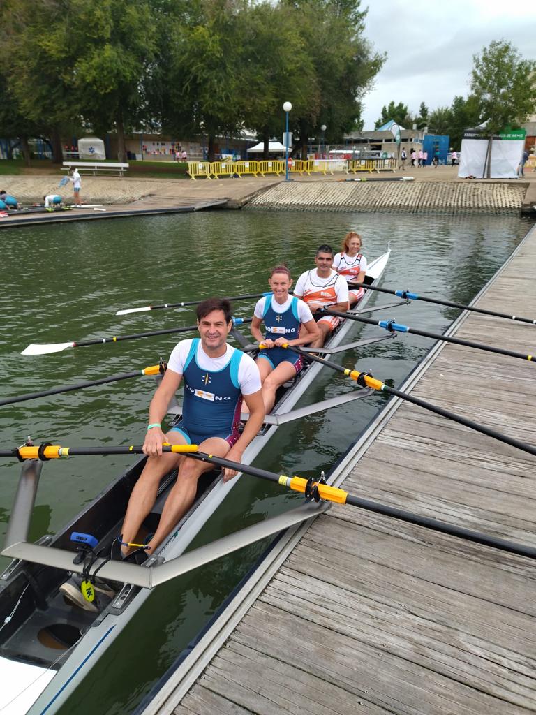 Nuestra representación en la 6th Sevilla International Rowing Masters Regatta este pasado fin de semana, en compañía de nuestros amigos de @mirowingclub

Muchas gracias por un fantástico fin de semana de remo 🔥🚣

#Remo #RemoMadrid #rudern #aviron #canotaggio #equipo #rowing