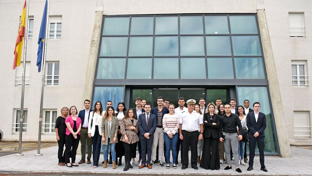 EUNAVFOR's tweet photo. Delighted to receive the visit of @geosede_. Excellent opportunity to present #OperationAtalanta missions, achievements & challenges faced by #EUNAVFOR in #RedSea & #NWIO, a complex geo-strategic area of global relevance.
@USembassyMadrid @NAVSTA_Rota @Armada_esp @DESRON60_CTF65 https://t.co/yGTOOHQljc