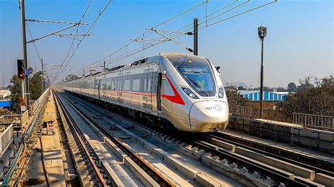 नमो भारत ट्रेनों की हुई शुरूआत। मुसाफ़िरो ने दी ज़बरदस्त प्रतिक्रियाये:

भारतीय रेलवे ने 21Oct को एक नई पहल के तहत 'नमो भारत ट्रेनों' की शुरूआत की। इन ट्रेनों में यात्रियों को बेहतरीन सुविधाएं और अनुभव प्रदान किया जाएगा।

नमो भारत ट्रेनों में निम्नलिखित सुविधाएं शामिल हैं:
