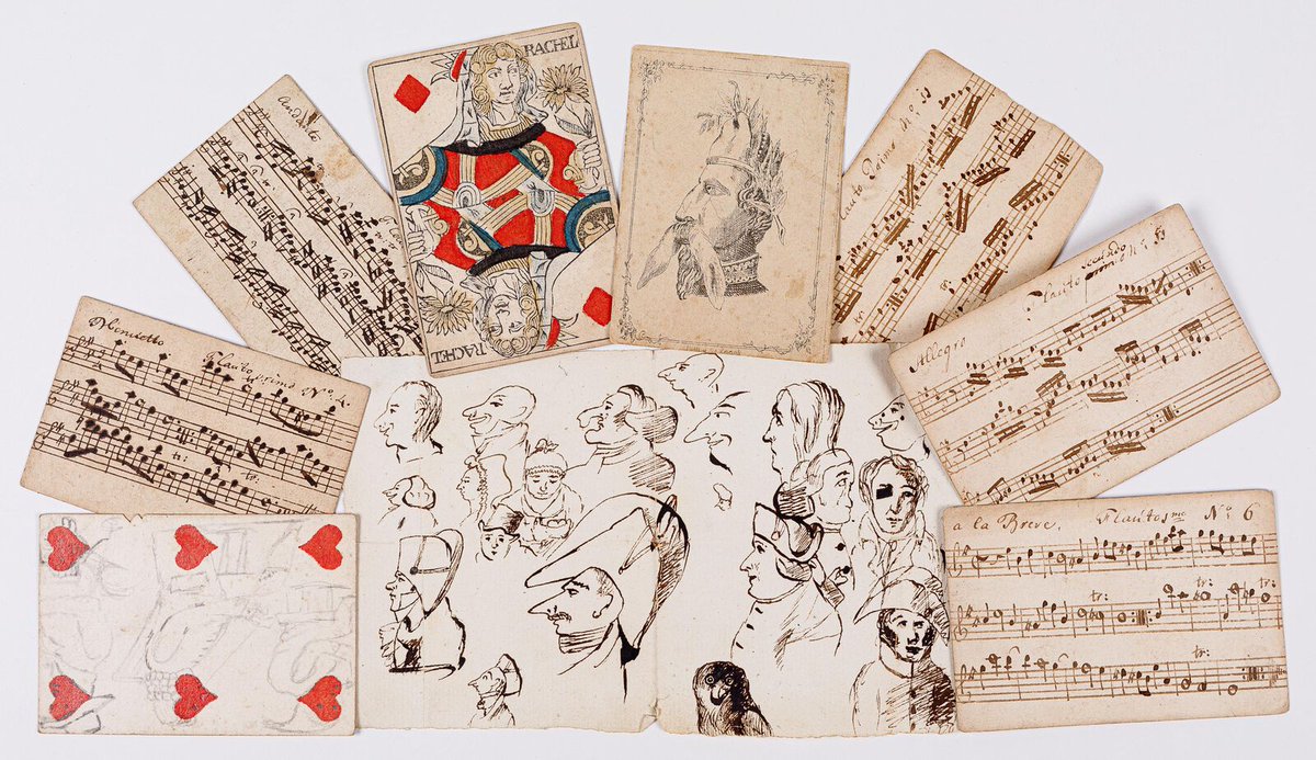 Dit 18e-eeuwse kaartspel is wel heel bijzonder. Op de achterkant van de kaarten zijn muziekstukjes voor fluit getekend: ow.ly/zl3k50PGJSU

#Geschiedenislokaalzuid-utrecht