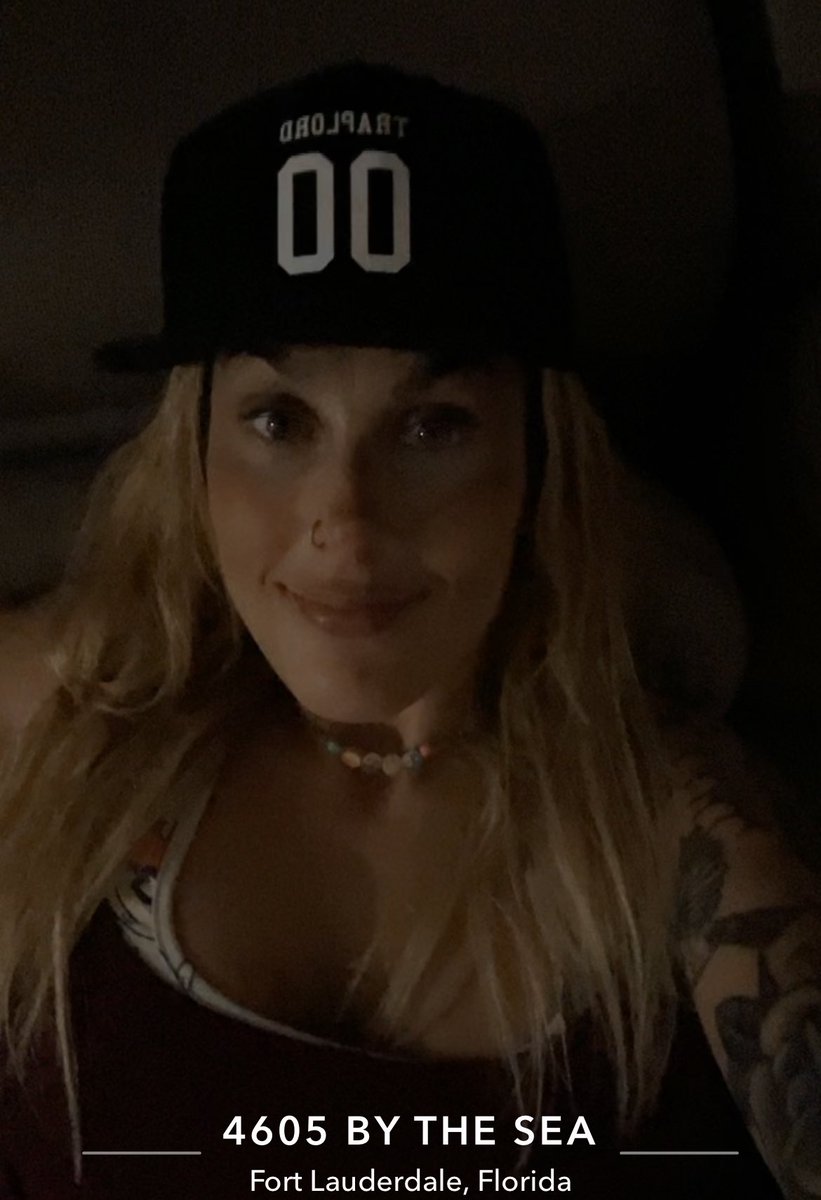 brich4lif3's tweet image. #SnapbacksAndTattoos #FlordiaTan #YingYangChoker #StillHaveMyBathingSuitOn #NoseRing #IFuckWithTheNoseRingHoopOnlyFuckTheStud #MissedTwitterHellaYo #Scrolling #Updating #WhatsOnBRichsMind