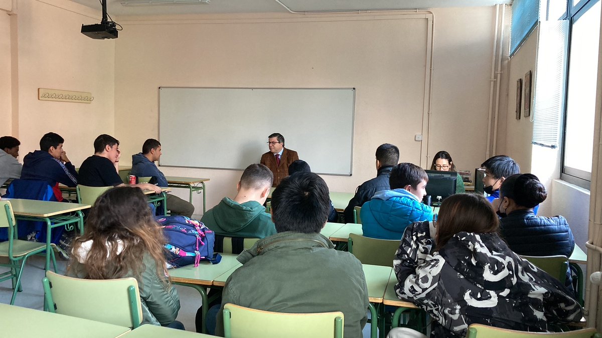 FAMMA_Co_Madrid's tweet photo. 👩‍🏫#EducaciónInclusiva
🟢@FAMMA_Co_Madrid dando unas charlas sobre #educacióninclusiva en el @IESFILIPINAS. 
Y dando a conocer su Agencia de Colocación a los alumnos para seguir fomentando el #empleoInclusivo
#Empleo 
#Educación https://t.co/zFEW4AHb7B