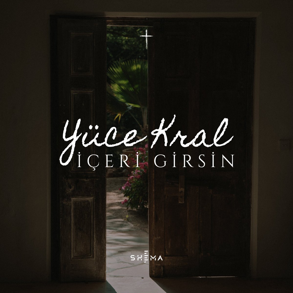 Kaldırın başınızı, ey kapılar! 
Açılın, ey eski kapılar! 
Yüce Kral girsin içeri! 
Kimdir bu Yüce Kral? 
O RAB'dir, güçlü ve yiğit, 
Savaşta yiğit olan RAB. 
Kaldırın başınızı, ey kapılar! 
Açılın, ey eski kapılar! 
Yüce Kral girsin içeri! 
Kimdir bu Yüce Kral?