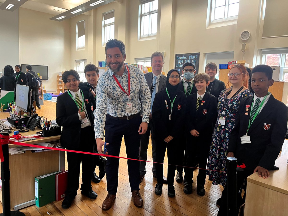 📚 Exciting news! Recently, our new school library was officially opened with author @bendavis_86! Our library has moved to a larger, brighter space, packed with 5,000+ books. Students are thrilled & ready to dive into some great reading. Let the adventures begin! #ReadingRocks