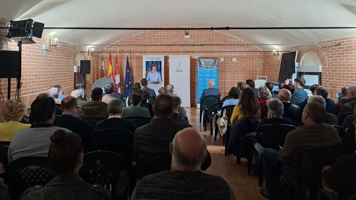 Next Educación tweet media