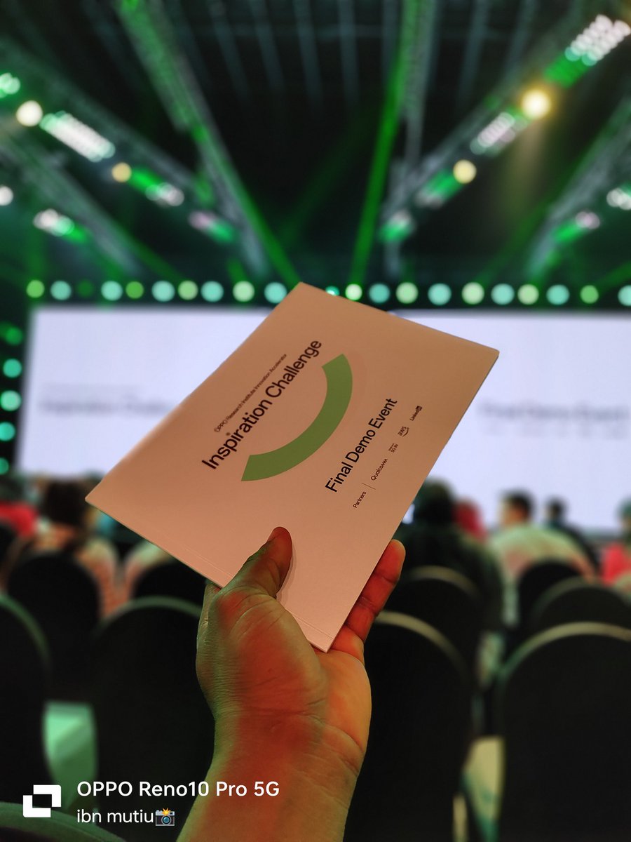 ibn_mutiu's tweet photo. Thank you @oppo for giving me the OPPOrtunity to witness these Two big events.
#InspirationChallenge Final demo event.
#OPPOFindN3Series launch event.

As well as capturing the night lights of Singapore 😍
#oppocommunity
#ShotonOPPO https://t.co/Jiwxf2DYE7