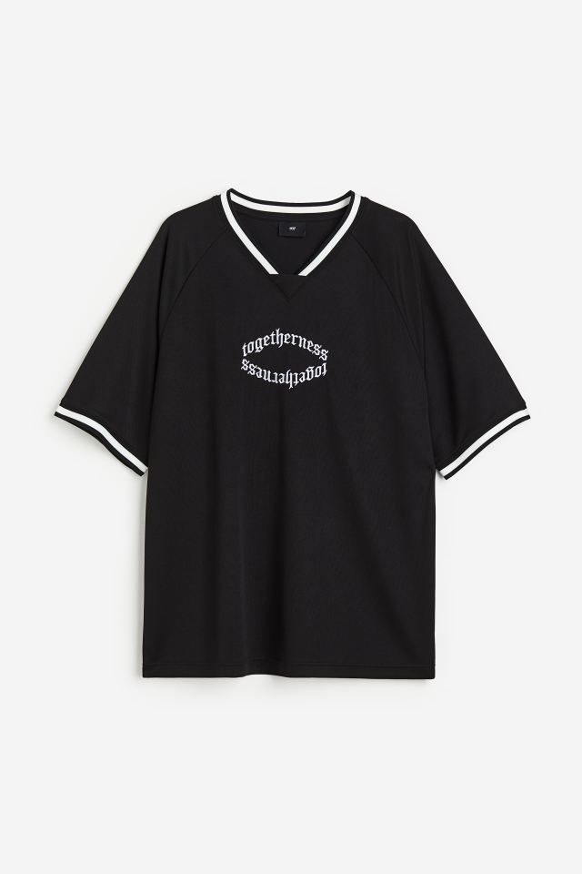 casaDmoda's tweet photo. OVERSIZED FIT PRINTED MESH T-
SHIRT.

SIZE: Large

NGN 35,000

Delivery nationwide or you can walk into our store at Bolien Mall, Ayinde Akinmade Street, Lekki Phase 1. https://t.co/7DPYkZQMKW