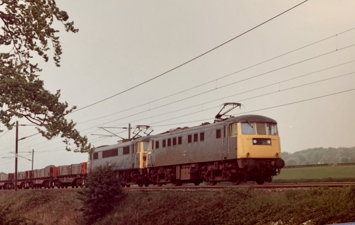 Davidal20103984's tweet photo. #electricmonday takes us to Hest Bank in blue days. #class85 #class86  #class87 https://t.co/OzZ5Mn7uvJ