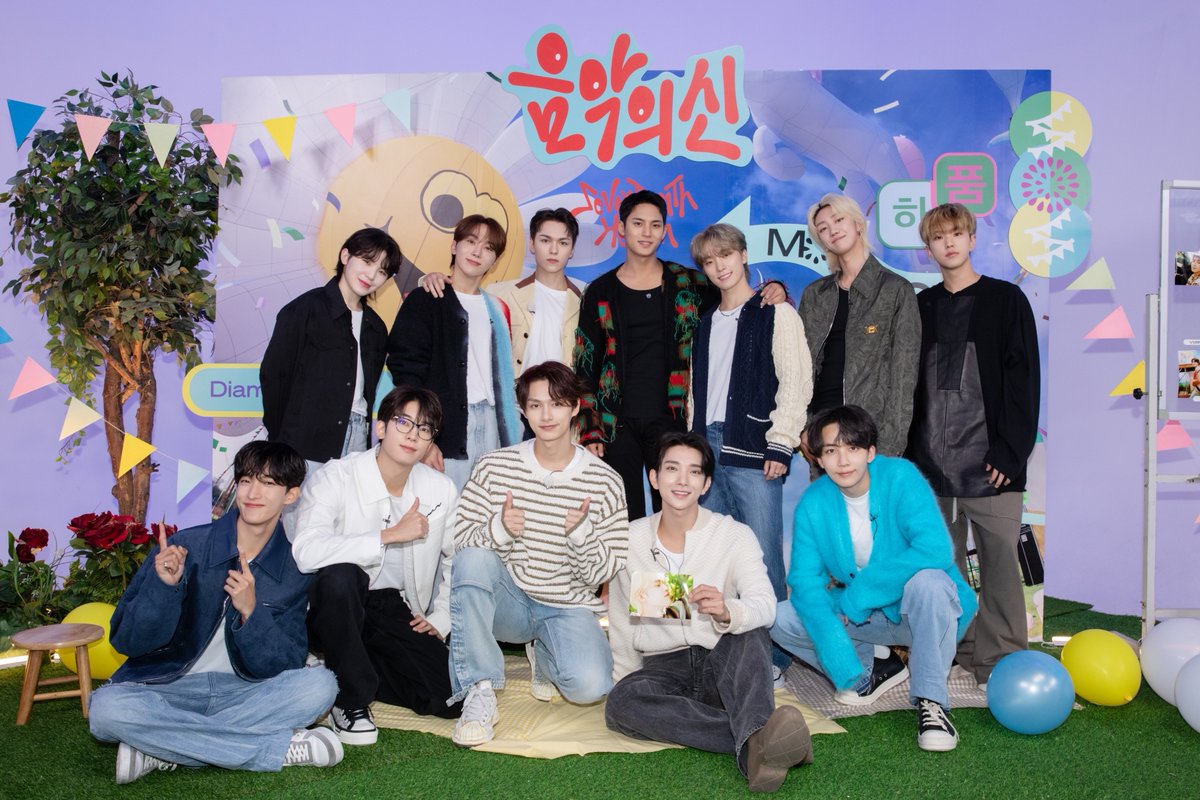 [17'S] SEVENTEEN (세븐틴) 11th Mini Album 'SEVENTEENTH HEAVEN' Comeback Talk Show

세븐틴에게 있어서 유일한 신은 바로 갓(GOD)캐럿..⭐️
세븐틴, 그리고 캐럿. 서로가 함께하는 지금이 바로 천국이지_*

캐럿들, 미니 11집도 함께해요💎

#SEVENTEEN #세븐틴
#SEVENTEENTH_HEAVEN
#음악의신
