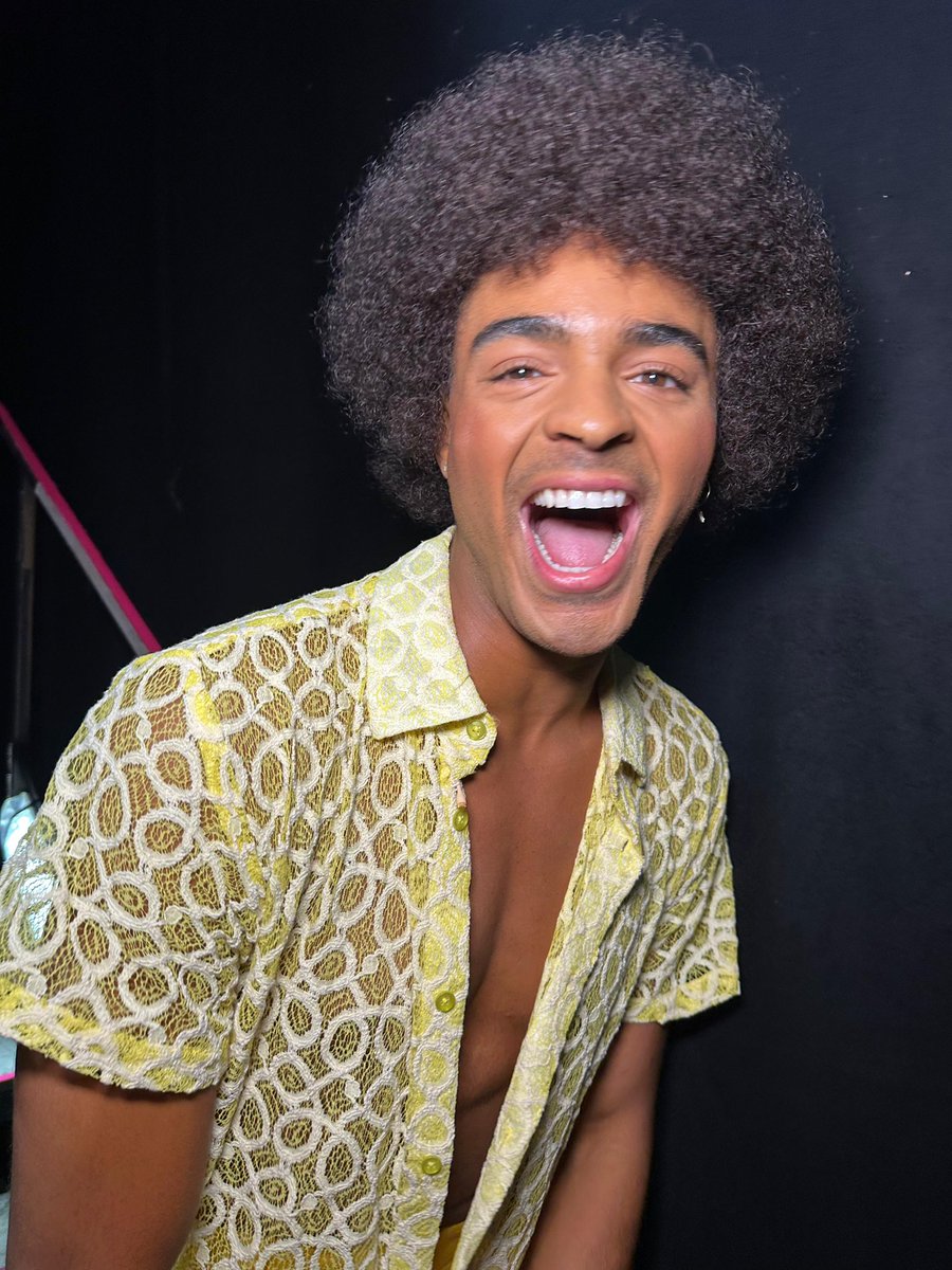 Instead of coming at me with hateful comments, use your energy to shower your fave celeb with love instead. Pretty sure it will make us all feel much better!✨💛 #ChooseJoy x