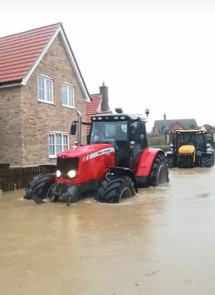suffolkcc's tweet photo. A big thank you to Suffolk residents, farmers, 4x4 owners, volunteers, blue light responders, teachers and council staff for the way they dealt with floods caused by #StormBabet

Community leaders have expressed their gratitude for Suffolk's storm stars!

https://t.co/Lod4Zc2TeK https://t.co/YbsOKDOPXv