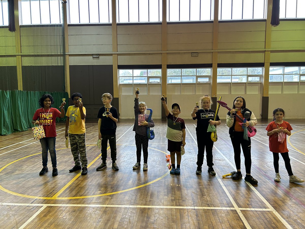 KirstyYSortit's tweet image. What a way to round off our October week programme on Friday, with our very own talent show! 🎤🏀💃🤸‍♀️ Some very talented young people we have here at YSortIt 🥰💜 #OctoberWeek #Talent #YouthWork