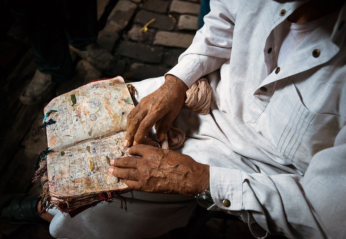 PARInetwork's tweet photo. #ImageoftheDay | Master dyer Abdul Rashid’s most prized possession is a frayed book. It’s a ‘master book of colour codes’, a reference guide he has put together, page by page, since the 1940s, when he began practising the traditional Kashmiri art of dyeing. 
📷 Jayati Saha https://t.co/O9wpd9UJ46