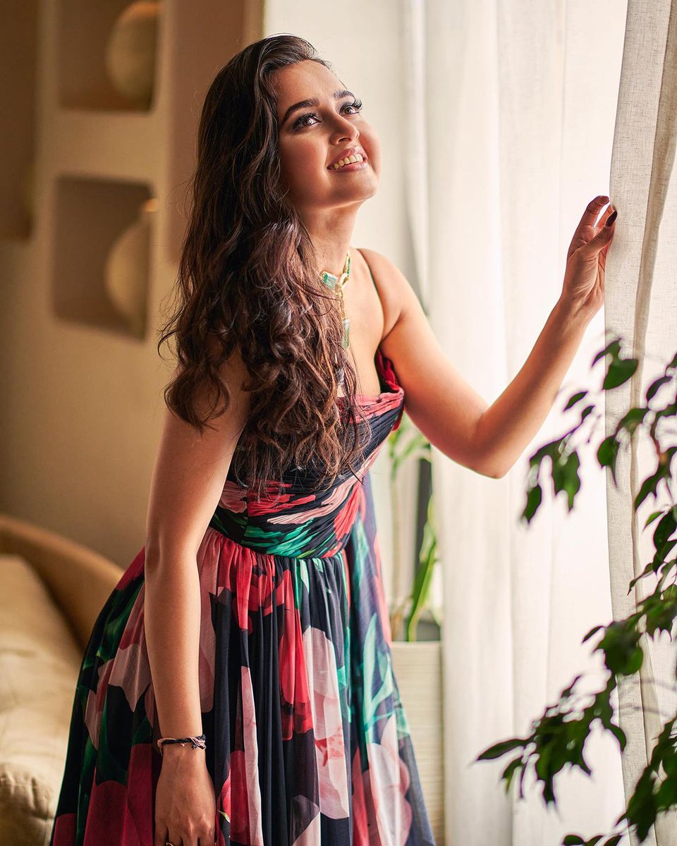 india_telly's tweet photo. Giving some floral vibes in this gorgeous rose dress 🌹✨️😍
@tejesswiprakash
#TejasswiPrakash #TejRan #TejRanFam #TejaTropps #Gorgeous #firstindiatelly https://t.co/oWPwQ7BVei
