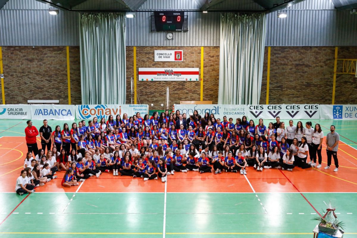 🔊 98.3 | 🏐 Y terminaremos hablando con la presidenta del <a href="/cvxuvenilteis/">Xuvenil Teis</a>, Xiana Silva, tras la presentación de la nueva temporada del club.