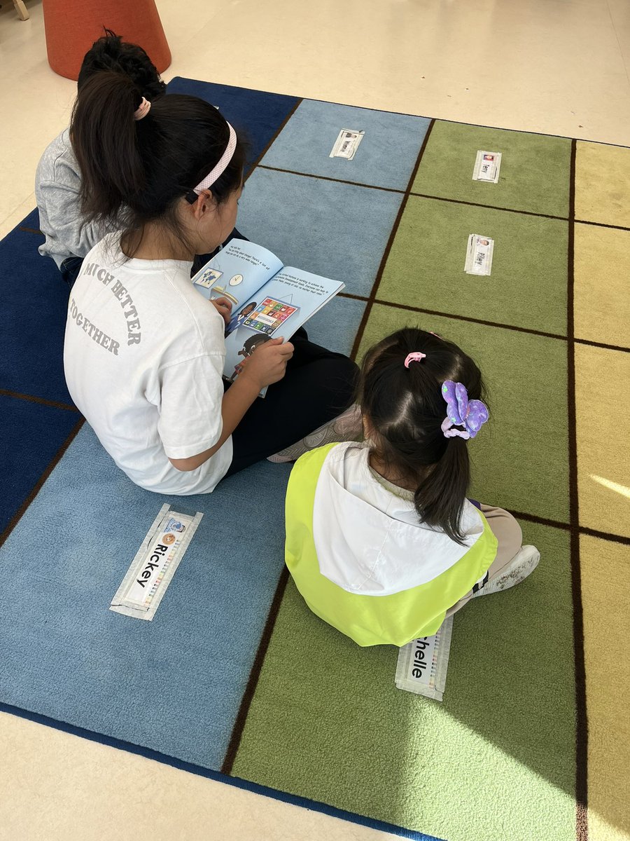 NicoleDorn9's tweet image. My third graders did such a lovely job reading to their Pre-K4 buddies! What a wonderful way to start off literacy week! ๐
#SiasIS