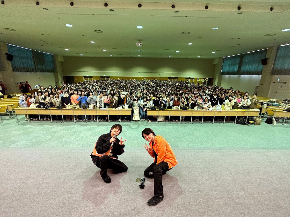 takuya_yoshimur's tweet image. #神木学園祭ツアー
#筑紫女学園大学 さんの #筑紫祭
#聖心女子大学 さんの #聖心祭 へお邪魔させて頂きました✨

温かく迎えてくださり、幸せな時間を頂きました！ありがとうございました🙇

頂いたお花で部屋が煌びやか💐