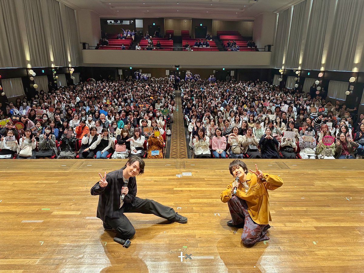 takuya_yoshimur's tweet image. #神木学園祭ツアー
#筑紫女学園大学 さんの #筑紫祭
#聖心女子大学 さんの #聖心祭 へお邪魔させて頂きました✨

温かく迎えてくださり、幸せな時間を頂きました！ありがとうございました🙇

頂いたお花で部屋が煌びやか💐