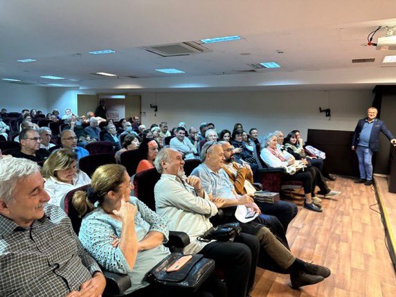 emrkongar's tweet image. Marmara Üniversitesi Mezunları ve Akademisyenleri Platformu toplantısı:
Geçen Cumartesi günü YENİ OLUŞUM adlı derneğin düzenlediği "CUMHURİYET VE AYDINLANMA" adlı bir konferans verdim ve "DEVRİMİN VE KARŞI DEVRİMİN YÜZ YILI"nı imzaladım.

@KomecogluEyup 
kongar.org