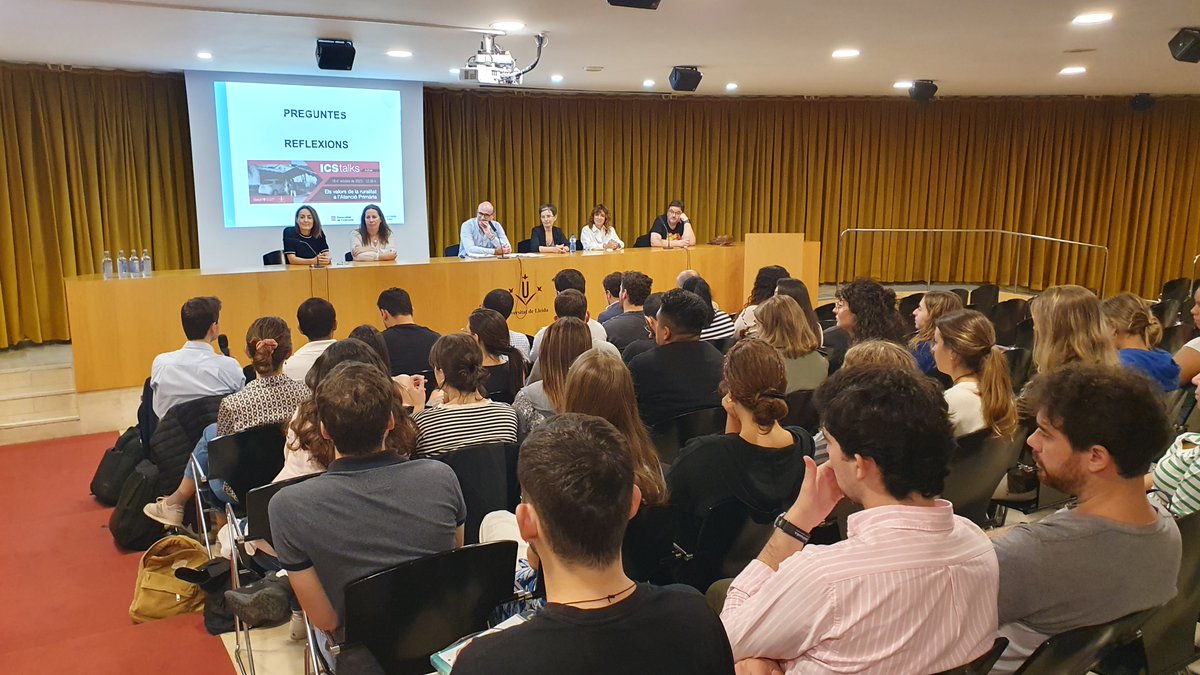 YosebaCanovas's tweet photo. El passat dimecres es va celebrar un nou #ICStalks que va tractar sobre Els valors de la ruralitat a l'Atenció Primària amb professionals d'@apicslleida a la Facultat de Medicina de la @UdL_info 
 
Va ser una trobada amb molta assistència de residents MIR i IIR i on es van tractar aspectes de l'atenció primària rural com:
L'aplicació del mètode clínic centrat en el pacient
La necessitat de formar-se continuadament per oferir un alt nivell resolutiu a la consulta
La visió d'aplicar la longitudinalitat, l'integralitat i l'accessibilitat com a valor primordials de l'AP
El fet de poder gaudir del vincle i la proximitat amb el pacient en un entorn característic
L'adaptació organitzativa necessària per treballar en ABS amb més de 15 consultoris locals repartits geogràficament pel territori
Reivindicant que la ruralitat ofereix qualitat de vida als professionals i que els consultoris locals són vida per als seus habitants

Podeu visualitzar la sessió a l'enllaç: https://t.co/fLqVdODPSp