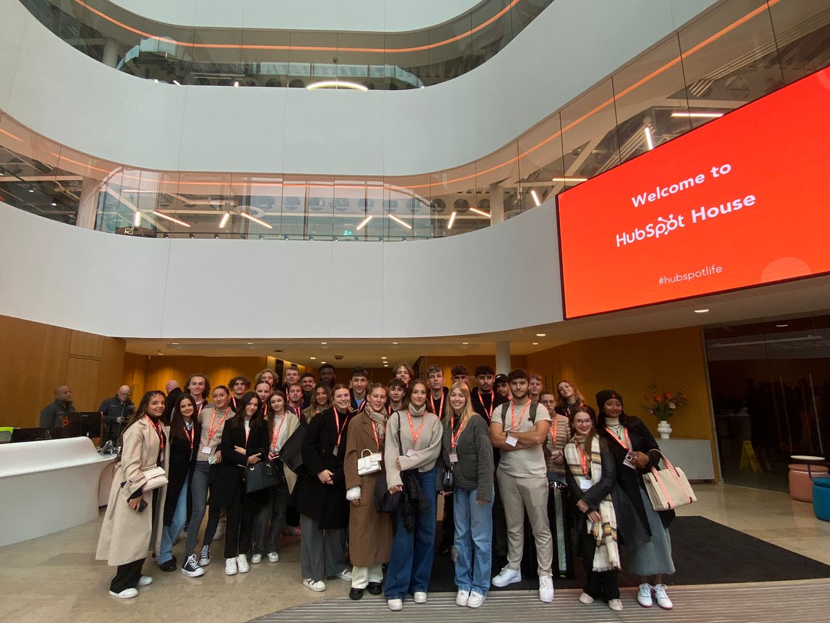 #DDW23 🍀 | Retour en images sur la semaine d'immersion de nos Bachelor 1 Communication Digitale &amp; e-Business dans la capitale européenne du numérique : Dublin. ⤵
