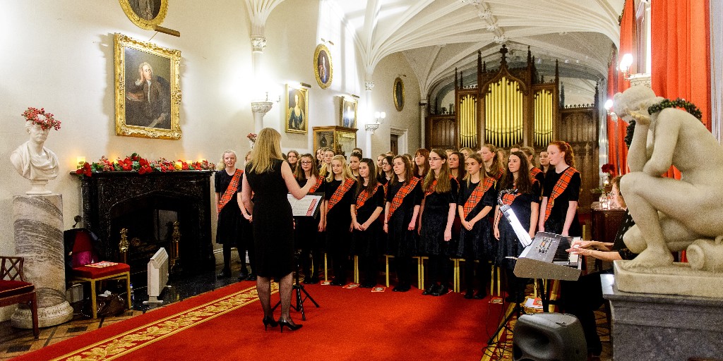 We are delighted to welcome back the Fair City Singers, a choir made up of talented 11 - 18-year-olds from across Perthshire, for our annual carol concert on the 7th of December. You can book your tickets now on our website: scone-palace.co.uk/event/fair-cit… #SconePalace #ChristmasEvents