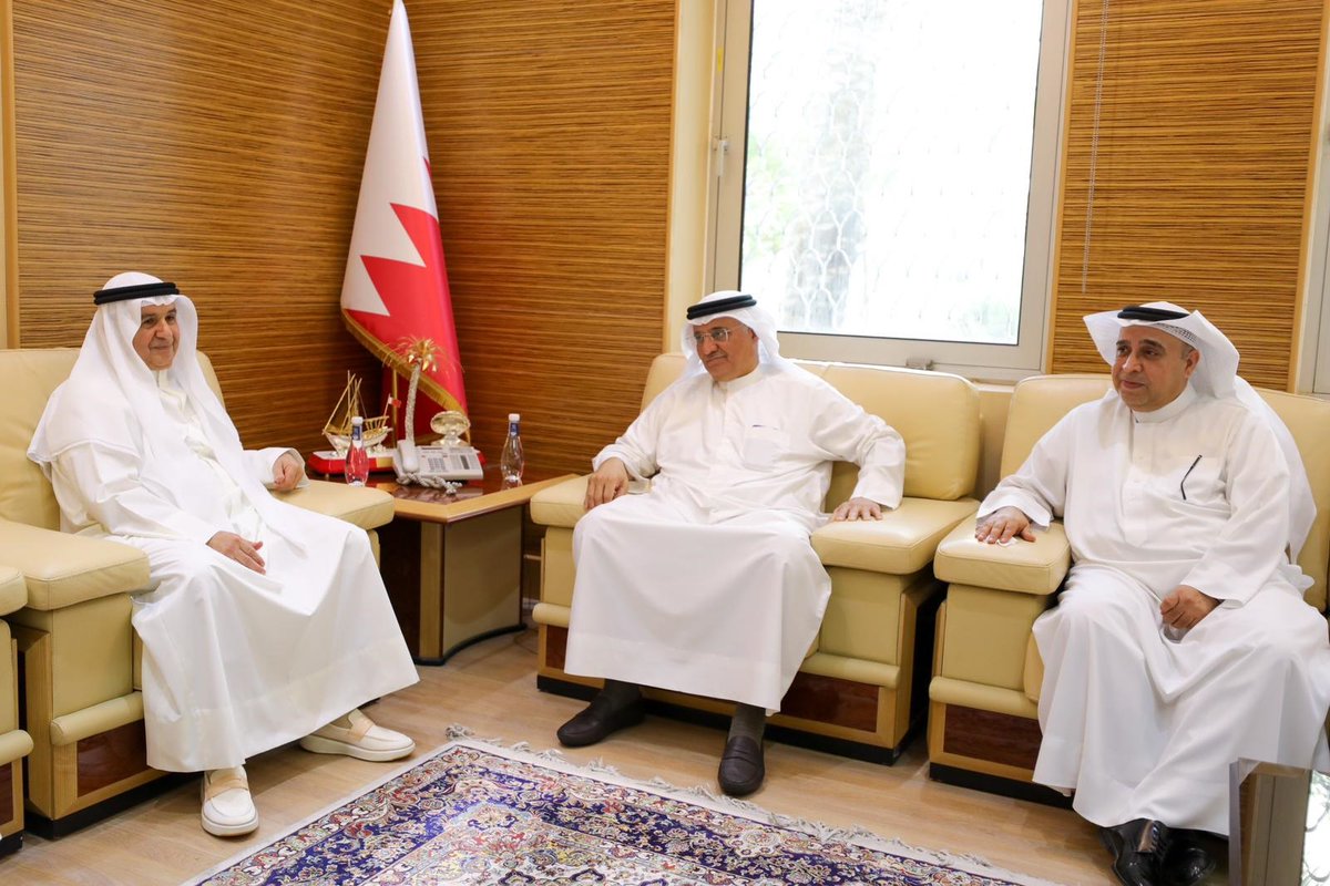 kuna_ar's tweet photo. خلال زيارته لمسؤولين عدليين في البحرين/ وكيل محكمة التمييز الكويتية: تبادل الزيارات والخبرات بين القطاعات العدلية بدول مجلس التعاون يسهم في توسيع آفاق التعاون العدلي الخليجي 

https://t.co/tdILvZpeQF

@Kuwaitmoj
#كونا #الكويت https://t.co/MYX61UHx5y
