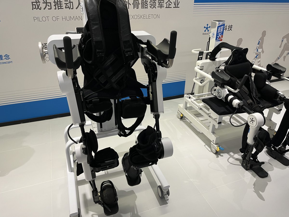 iChongqing_CIMC's tweet image. Not only the spirits of athletes, but also the empowerment of #technology is also important. 👍
🦾 Bionic arms, mechanical prosthetics, and blind assistance facilities all demonstrate the technological level and humanistic care of this year's #Hangzhou #AsianParaGames. 🫶